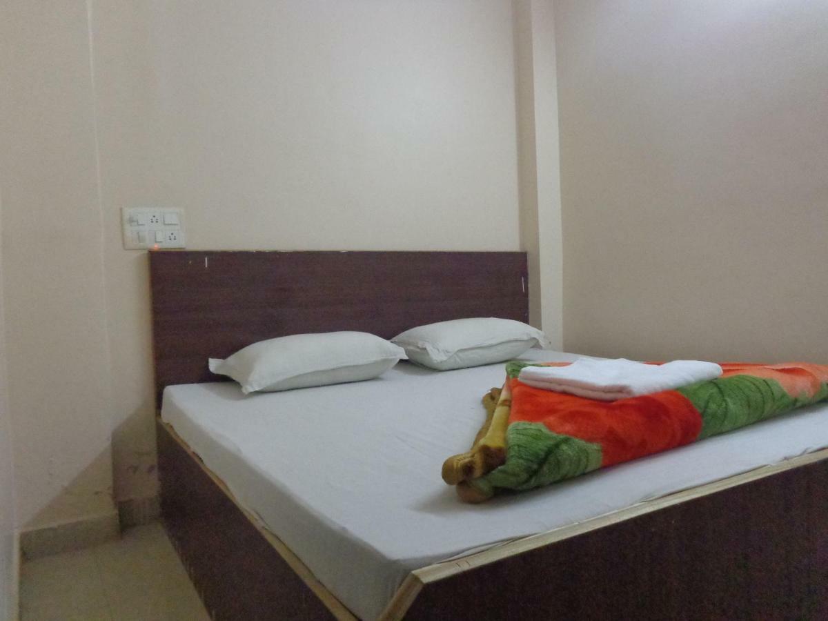 Delhi Inn,Walk In Nizamuddin Railway Station New Delhi Exterior foto